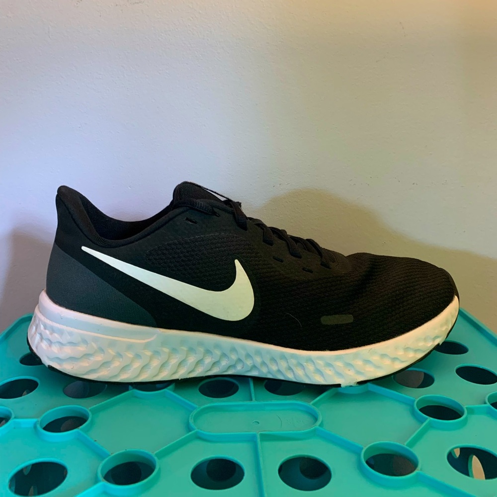 Women’s Nike Revolution 5 Size 11